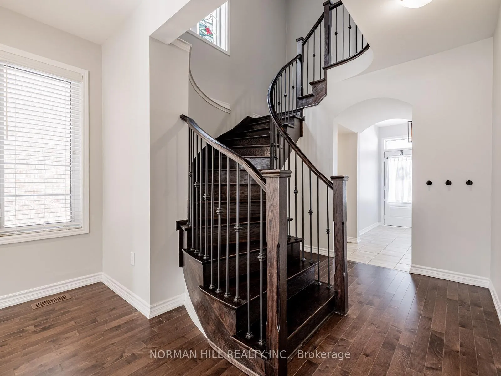 Photo 2 of 17 St Anne Way, Vaughan, Kleinburg — HOMEH