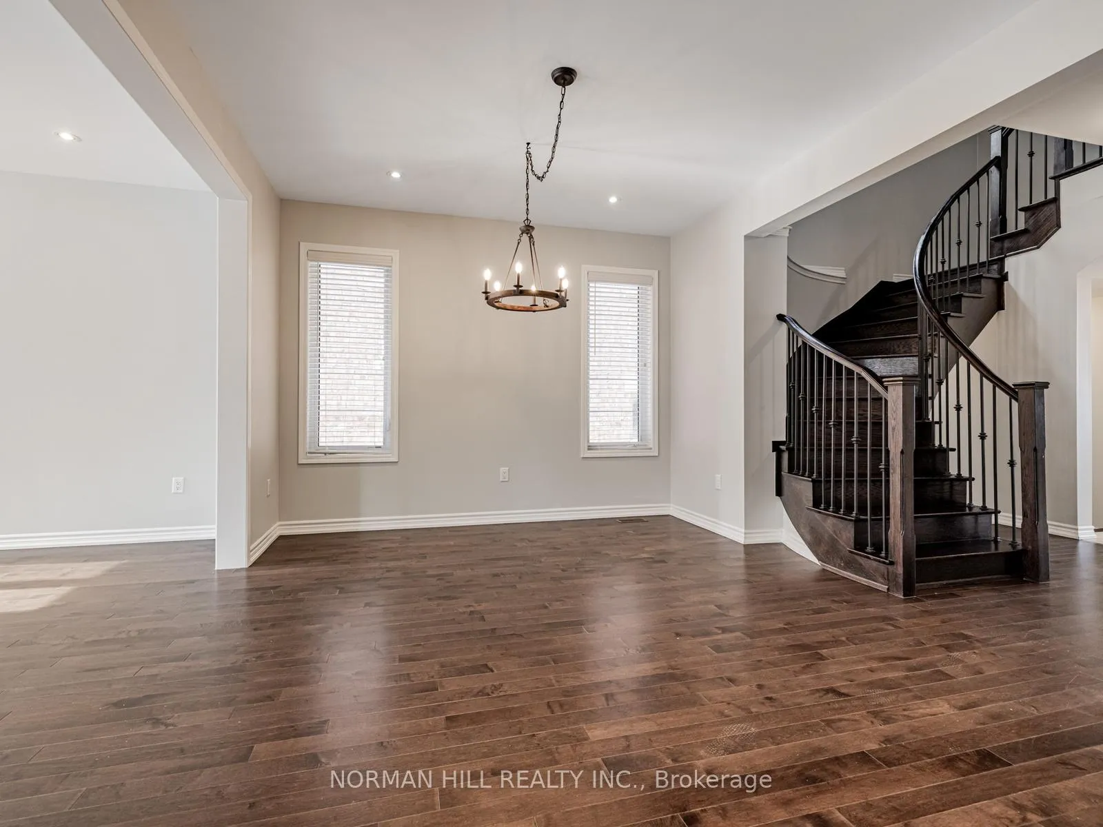 Photo 3 of 17 St Anne Way, Vaughan, Kleinburg — HOMEH