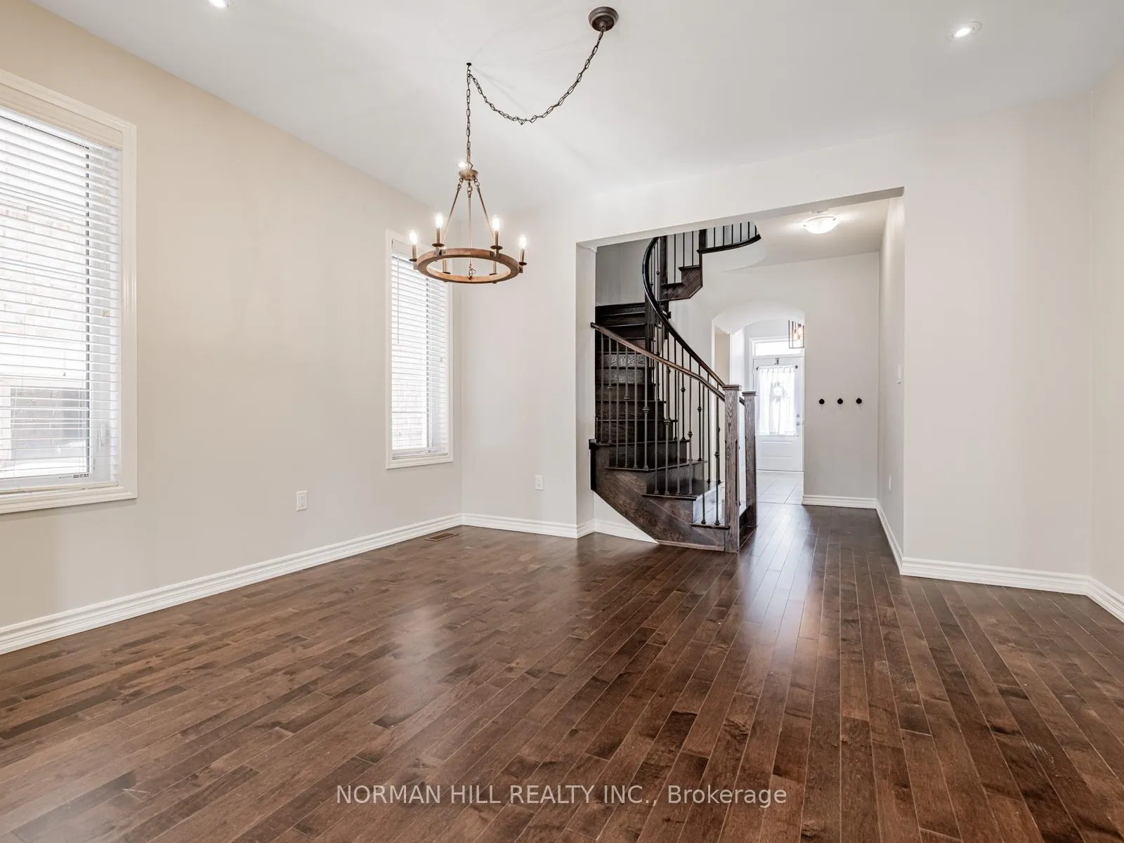 Photo 4 of 17 St Anne Way, Vaughan, Kleinburg — HOMEH