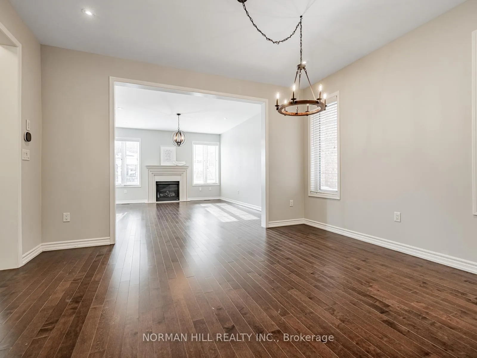 Photo 5 of 17 St Anne Way, Vaughan, Kleinburg — HOMEH