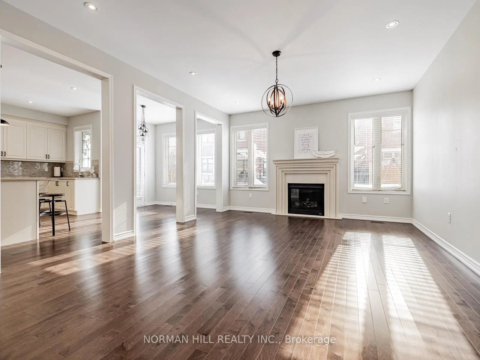Photo 7 of 17 St Anne Way, Vaughan, Kleinburg — HOMEH