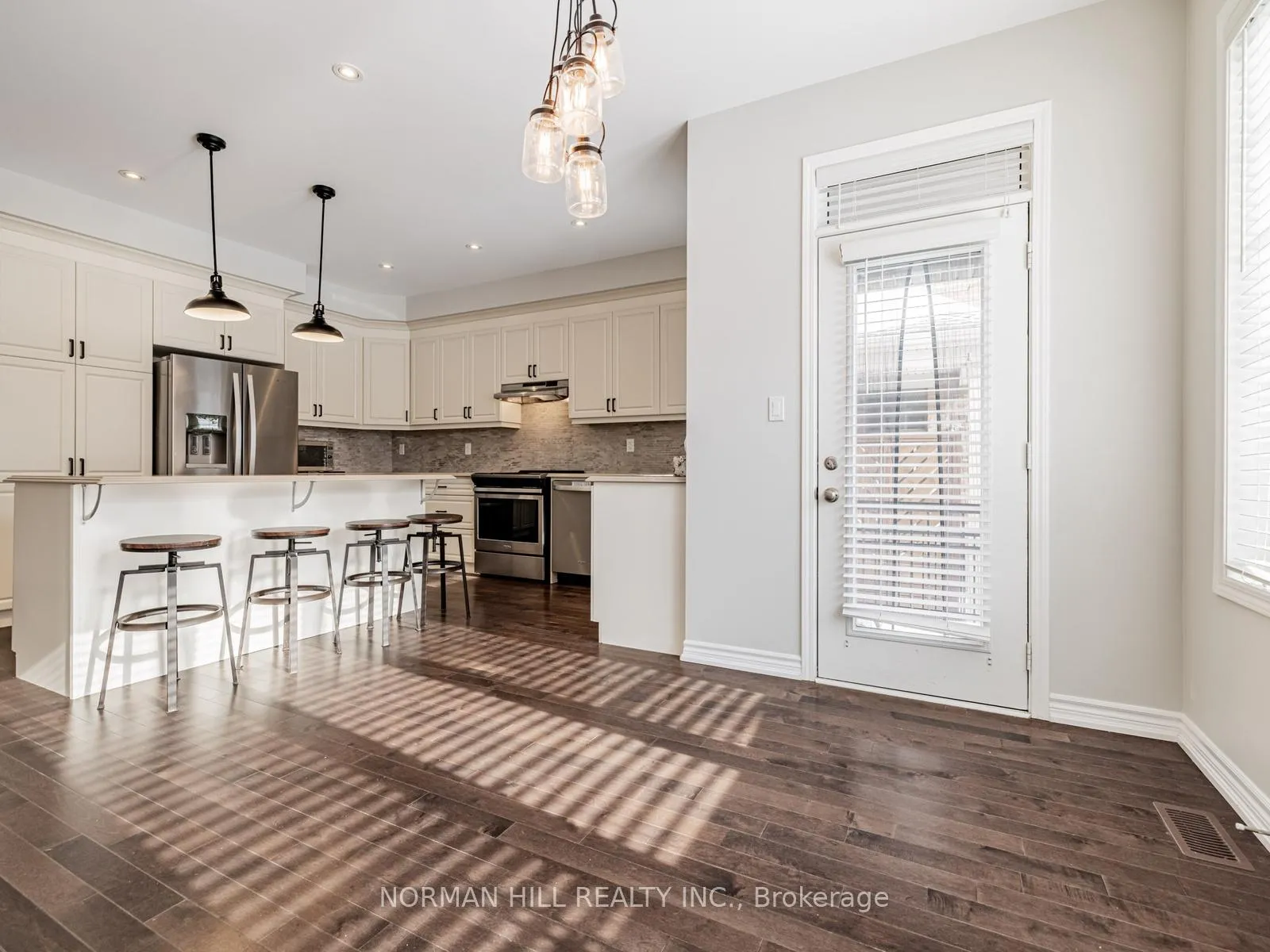 Photo 10 of 17 St Anne Way, Vaughan, Kleinburg — HOMEH