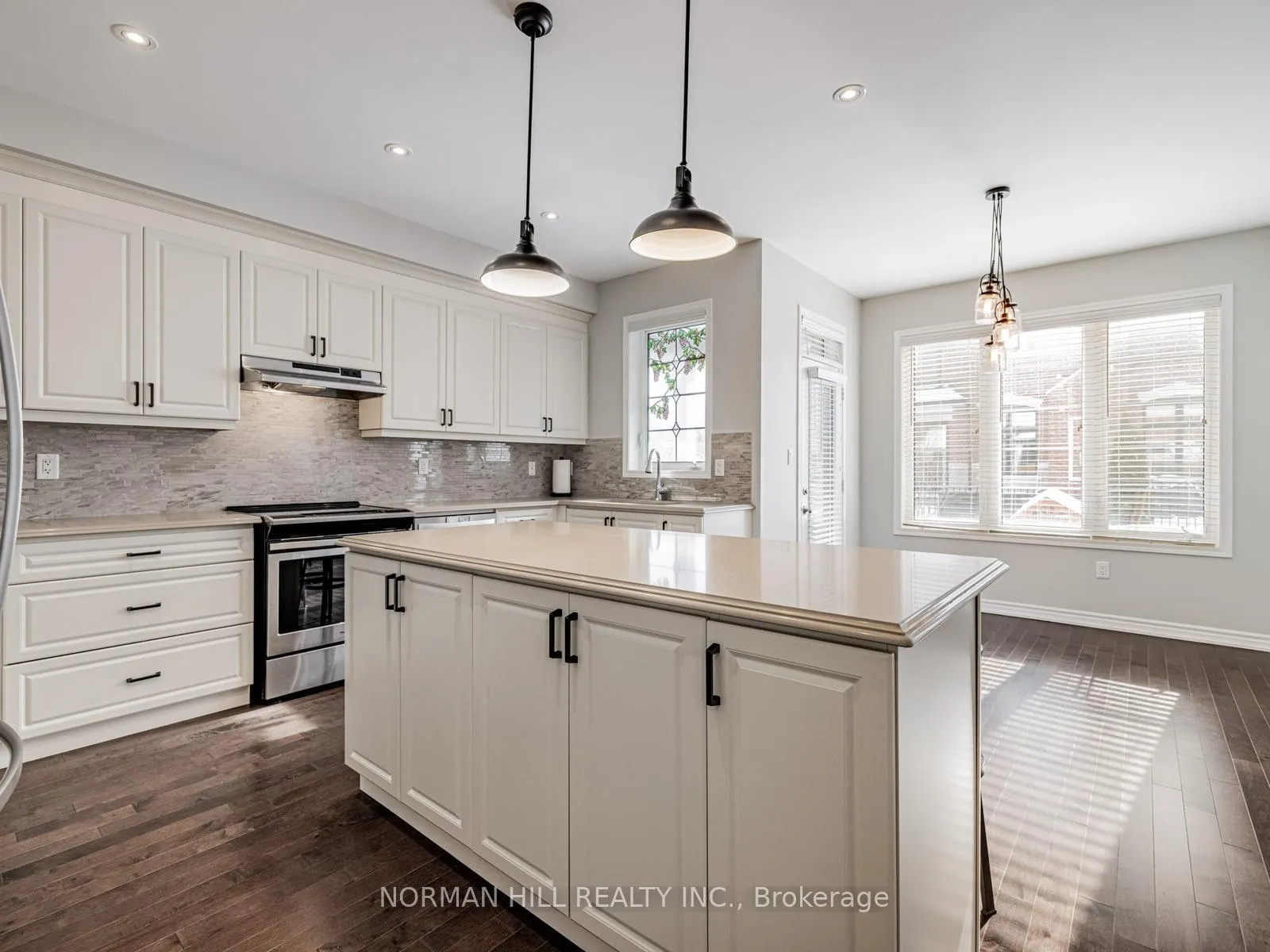 Photo 14 of 17 St Anne Way, Vaughan, Kleinburg — HOMEH