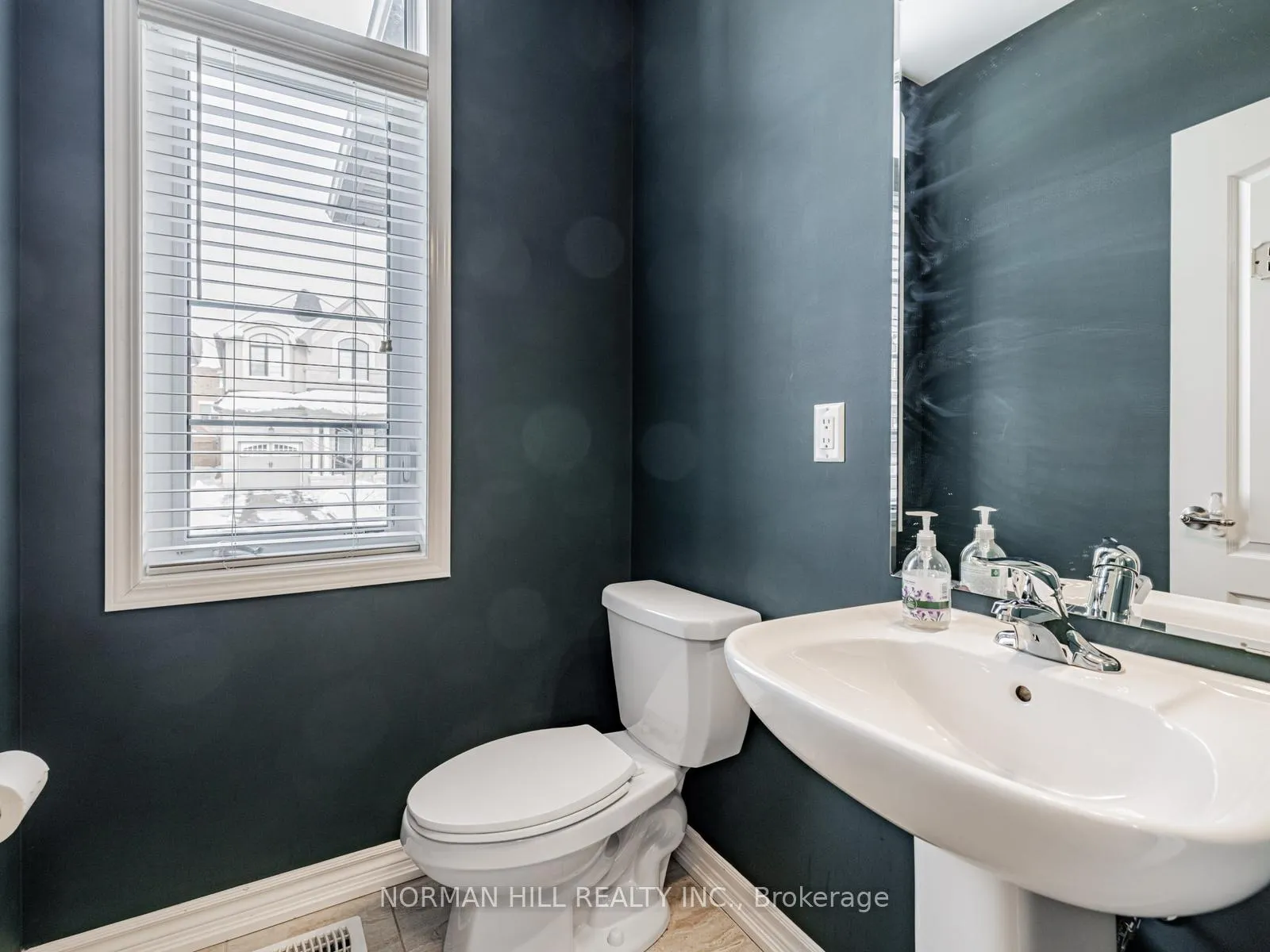Photo 16 of 17 St Anne Way, Vaughan, Kleinburg — HOMEH