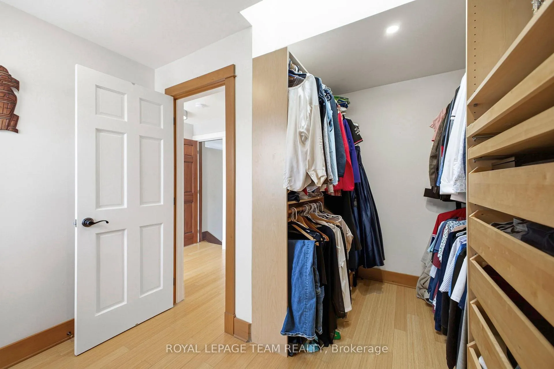 Photo 21 of 483 Golden Avenue, Ottawa, McKellar/Highland — HOMEH