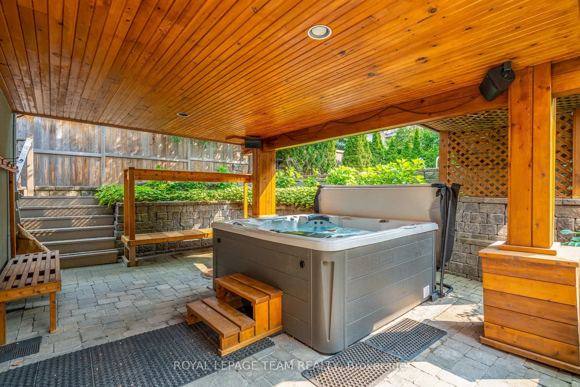 Photo 41 of 483 Golden Avenue, Ottawa, McKellar/Highland — HOMEH