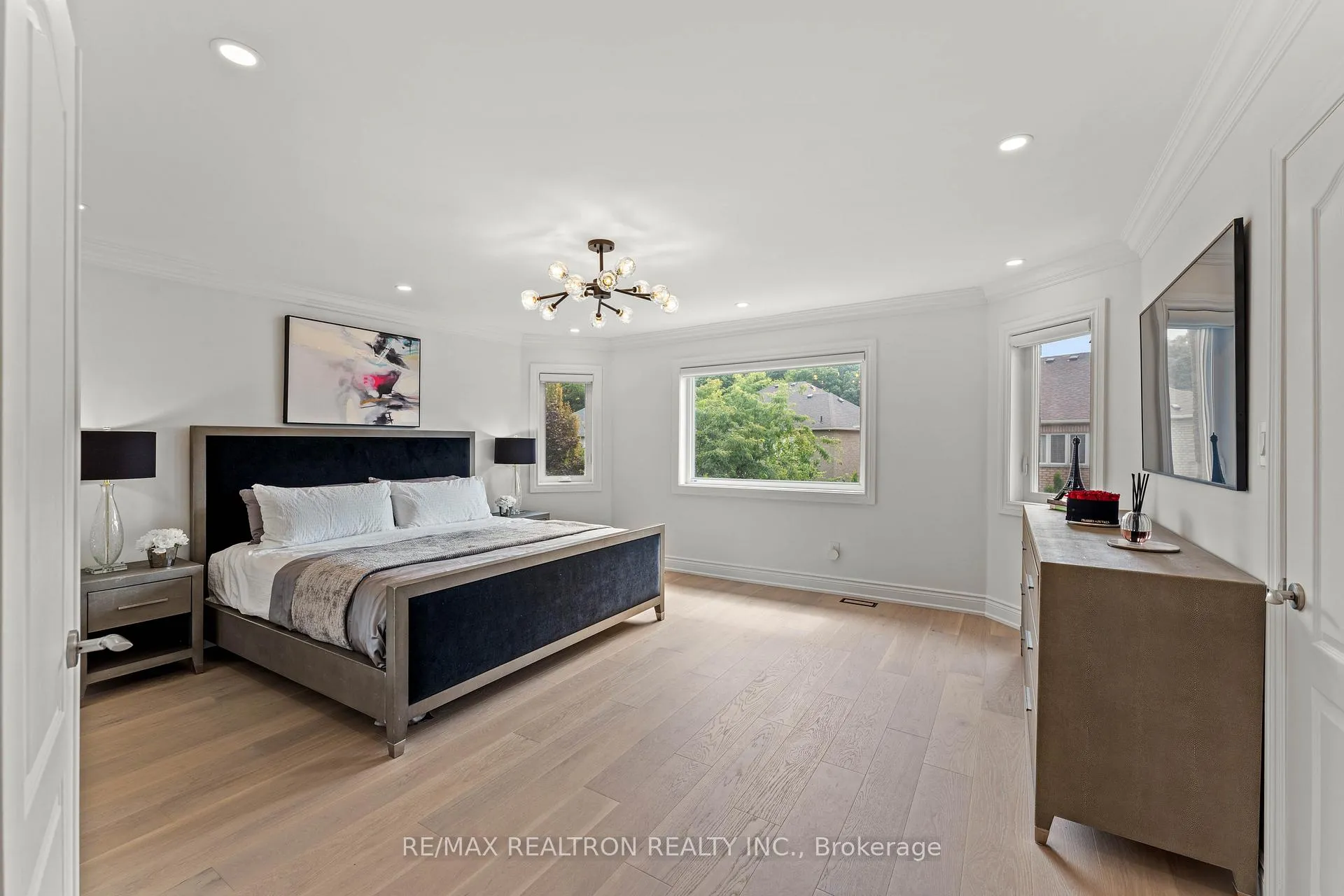 Photo 23 of 43 Basie Gate, Vaughan, Patterson — HOMEH