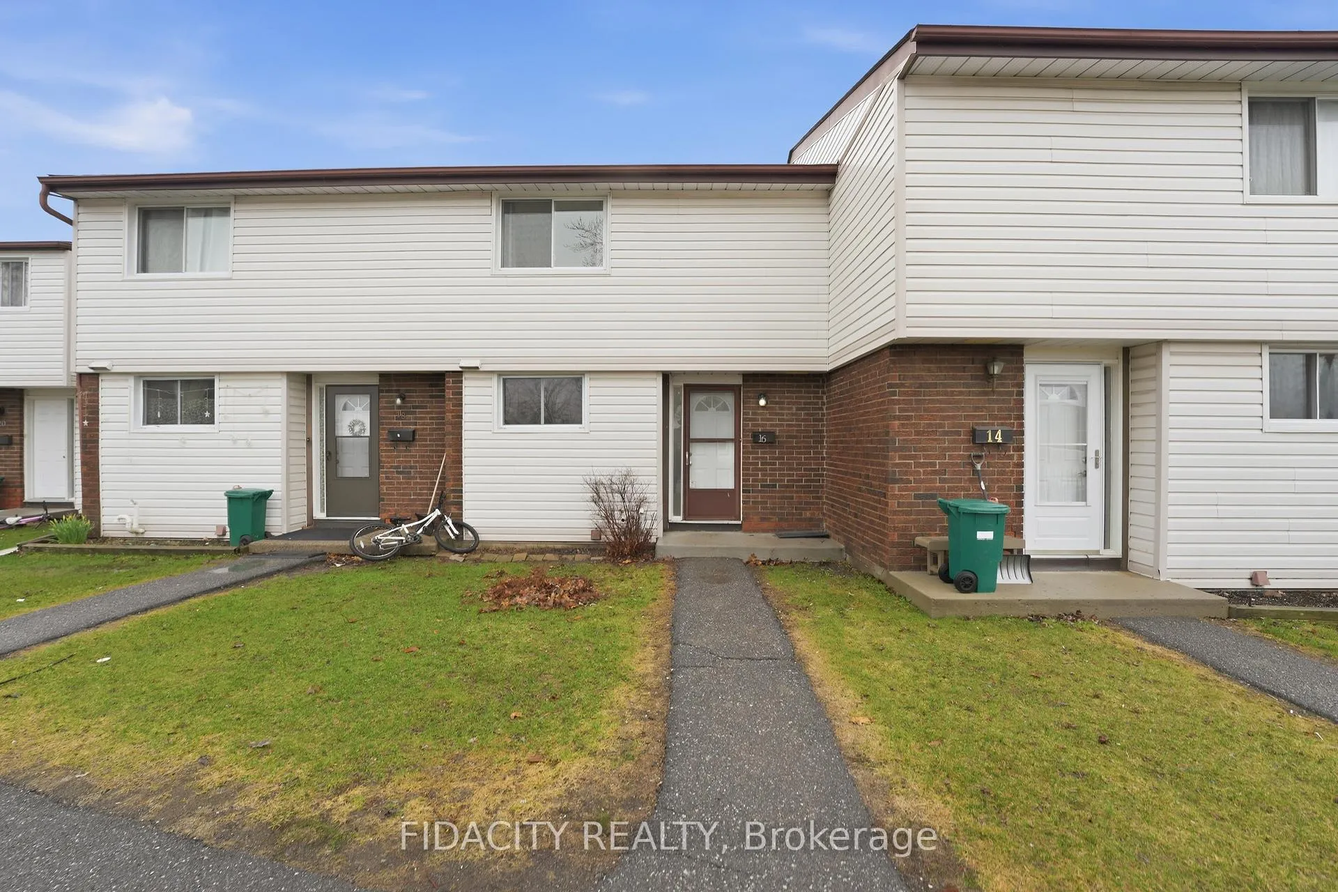 Front of Unit 31, 16 Glencoe Street