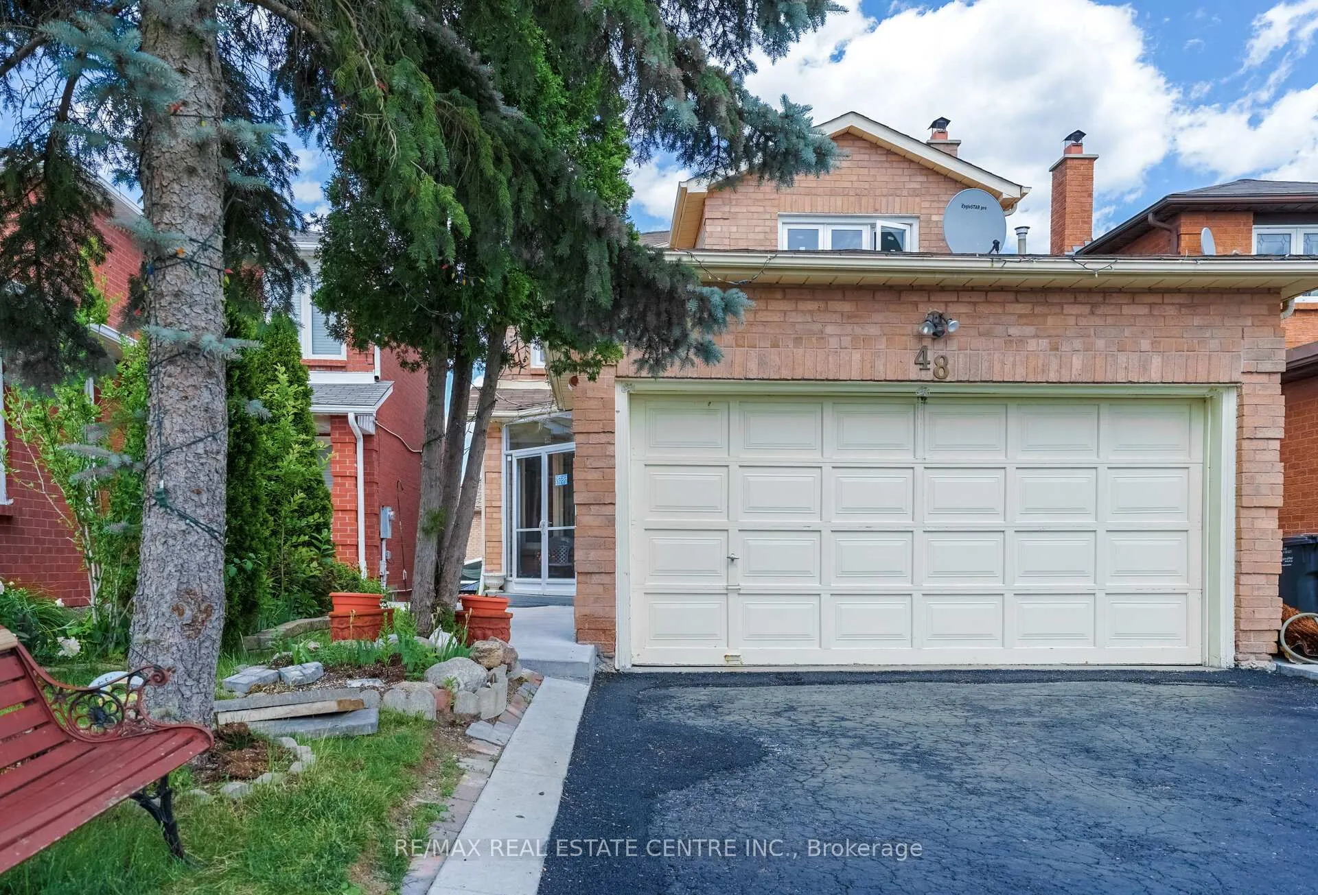 Photo 2 of 48 Cortez Court, Brampton, Northwood Park — HOMEH