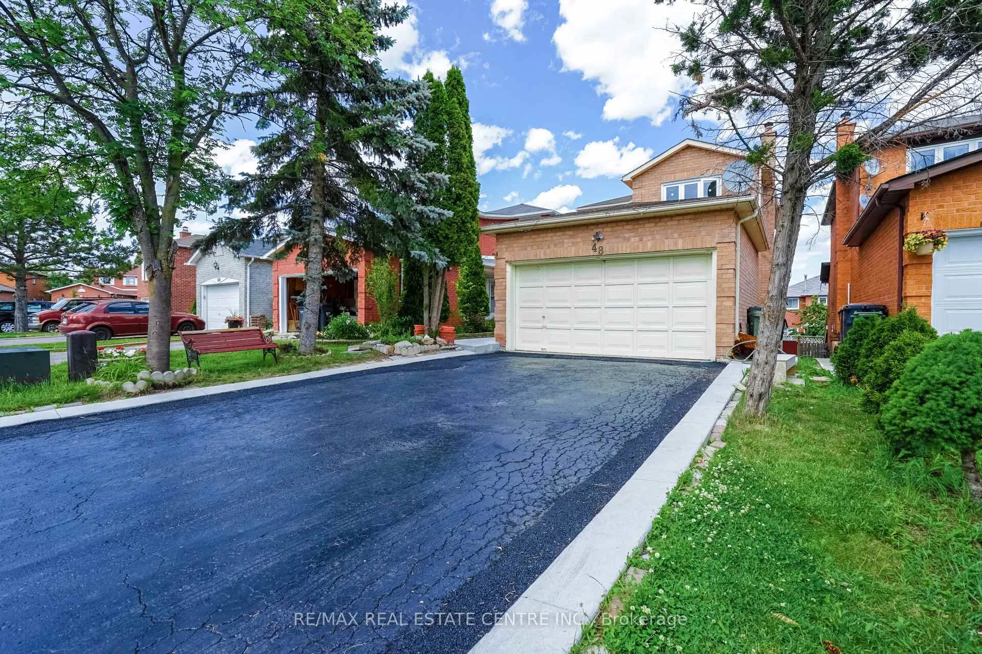 Photo 4 of 48 Cortez Court, Brampton, Northwood Park — HOMEH