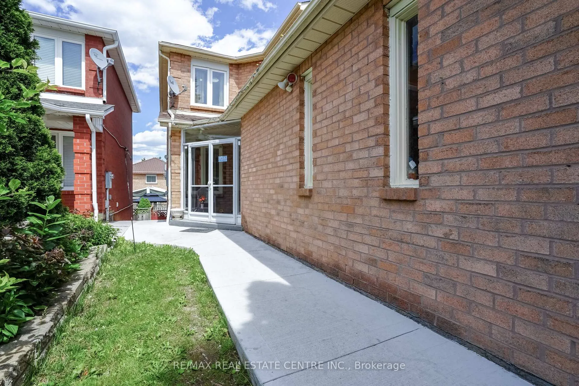 Photo 6 of 48 Cortez Court, Brampton, Northwood Park — HOMEH