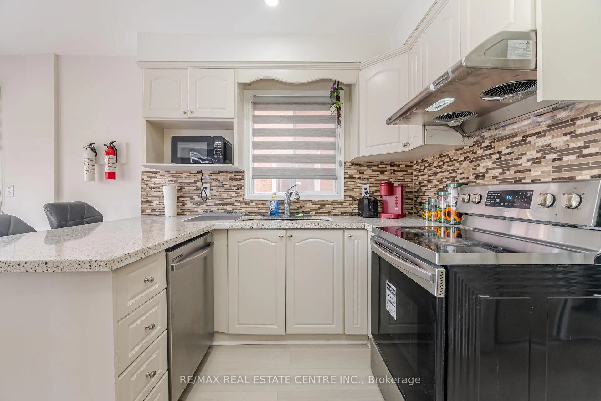 Photo 10 of 48 Cortez Court, Brampton, Northwood Park — HOMEH