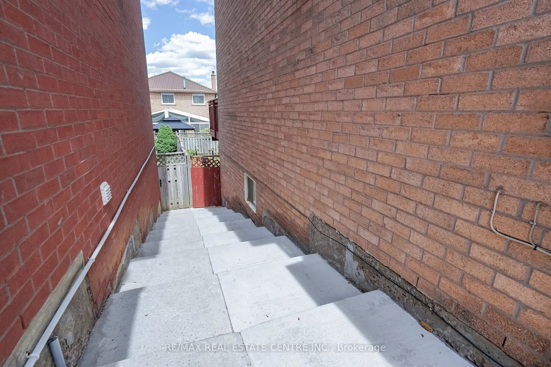 Photo 37 of 48 Cortez Court, Brampton, Northwood Park — HOMEH
