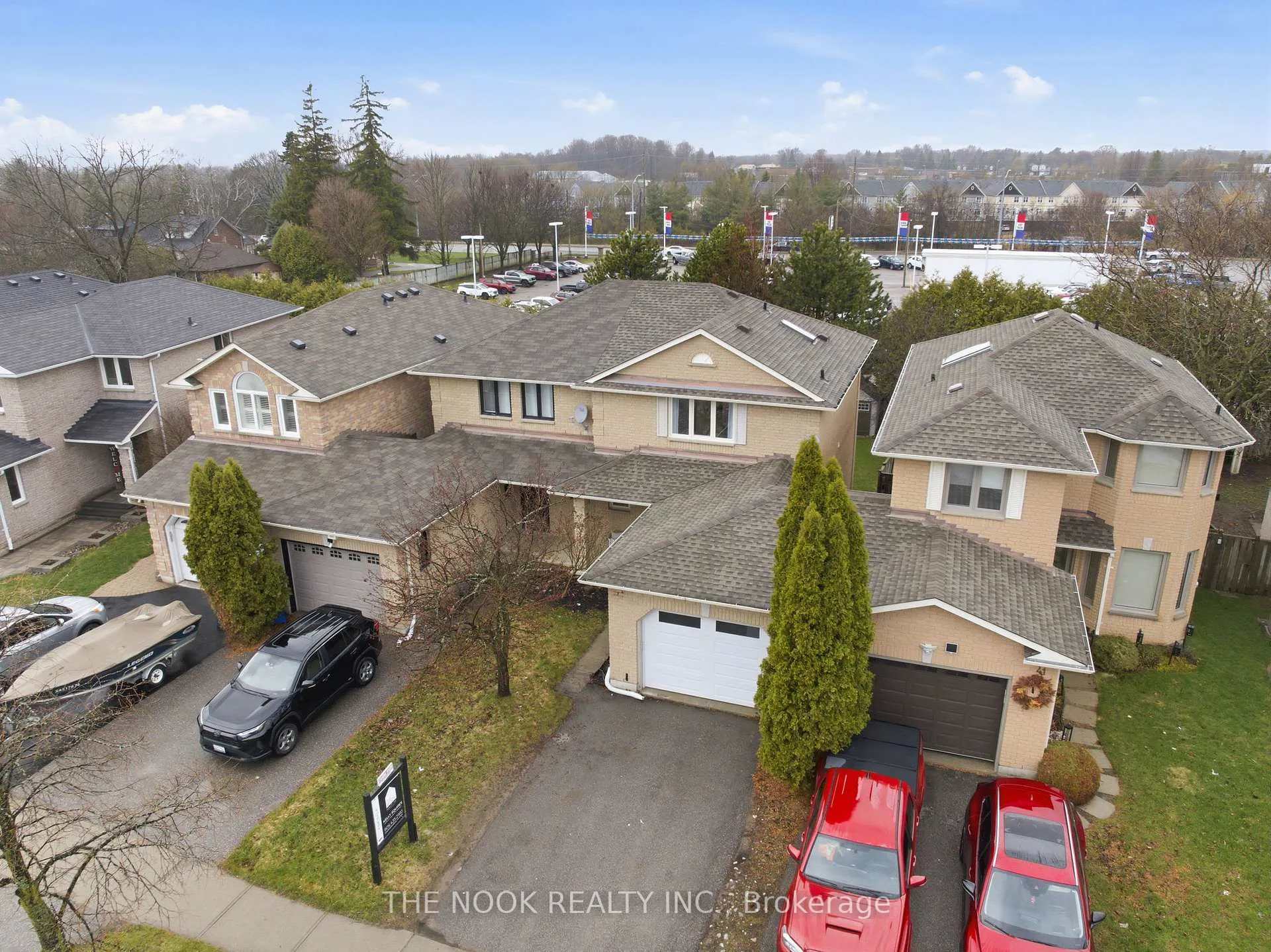Photo 1 of 43 Short Crescent, Clarington, Courtice — HOMEH