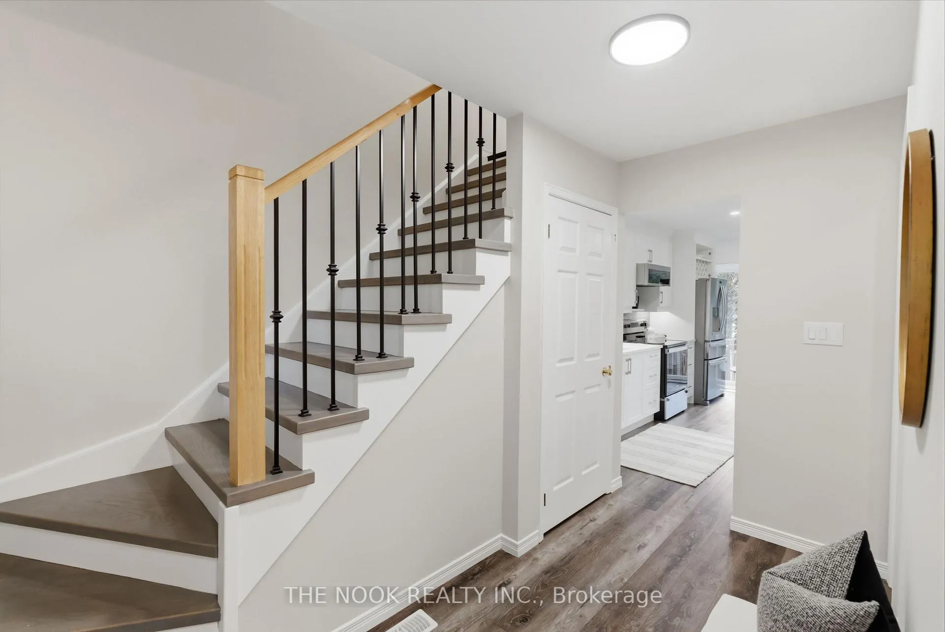 Photo 5 of 43 Short Crescent, Clarington, Courtice — HOMEH