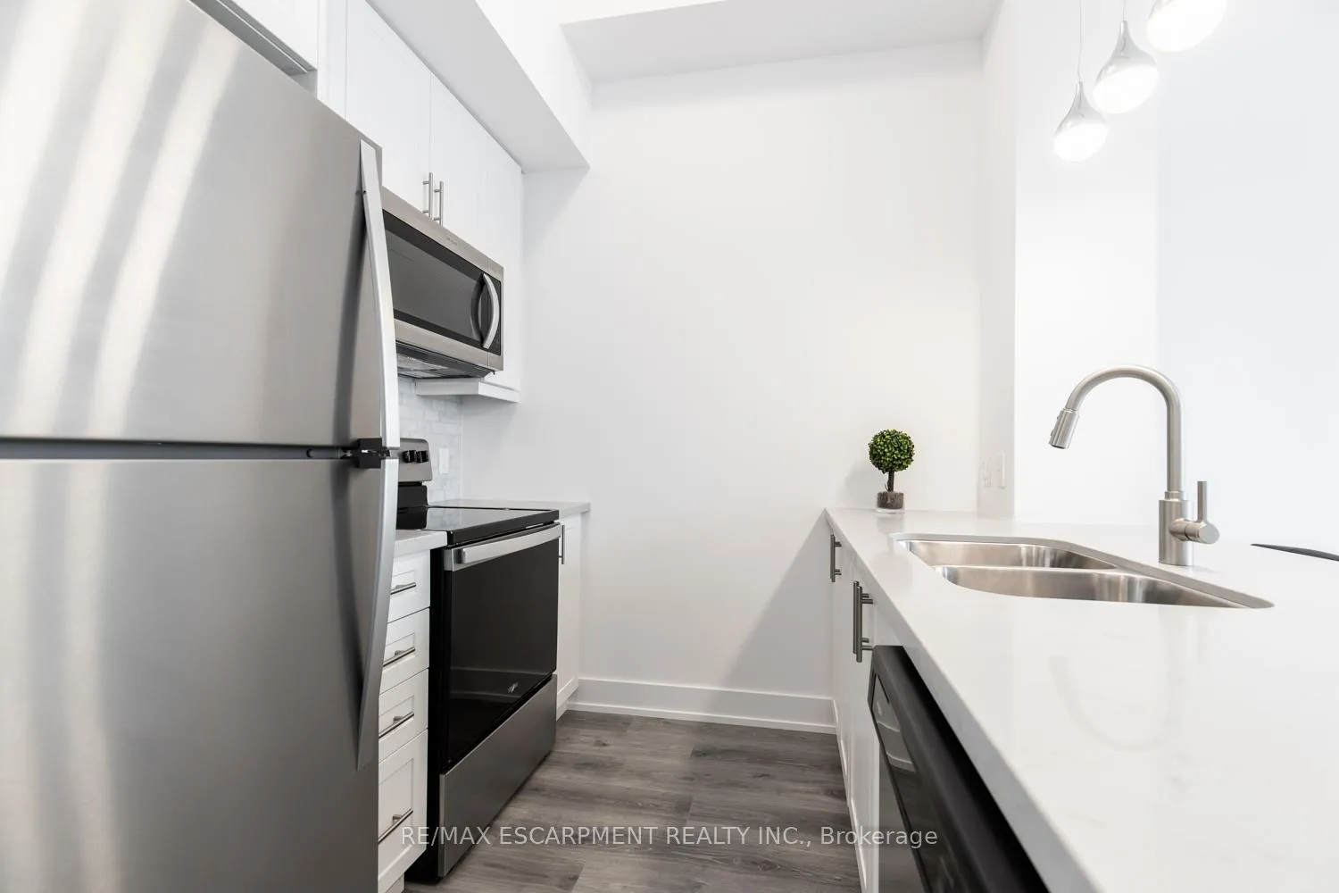 Photo 7 of Unit 504, 460 Dundas Street, Hamilton, Waterdown — HOMEH