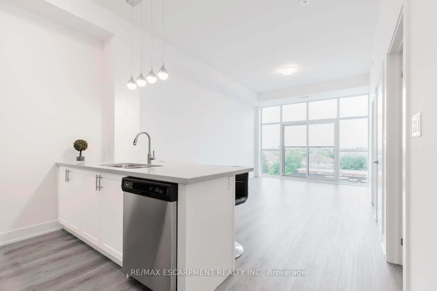 Photo 9 of Unit 504, 460 Dundas Street, Hamilton, Waterdown — HOMEH