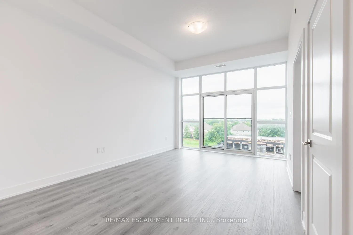 Photo 13 of Unit 504, 460 Dundas Street, Hamilton, Waterdown — HOMEH