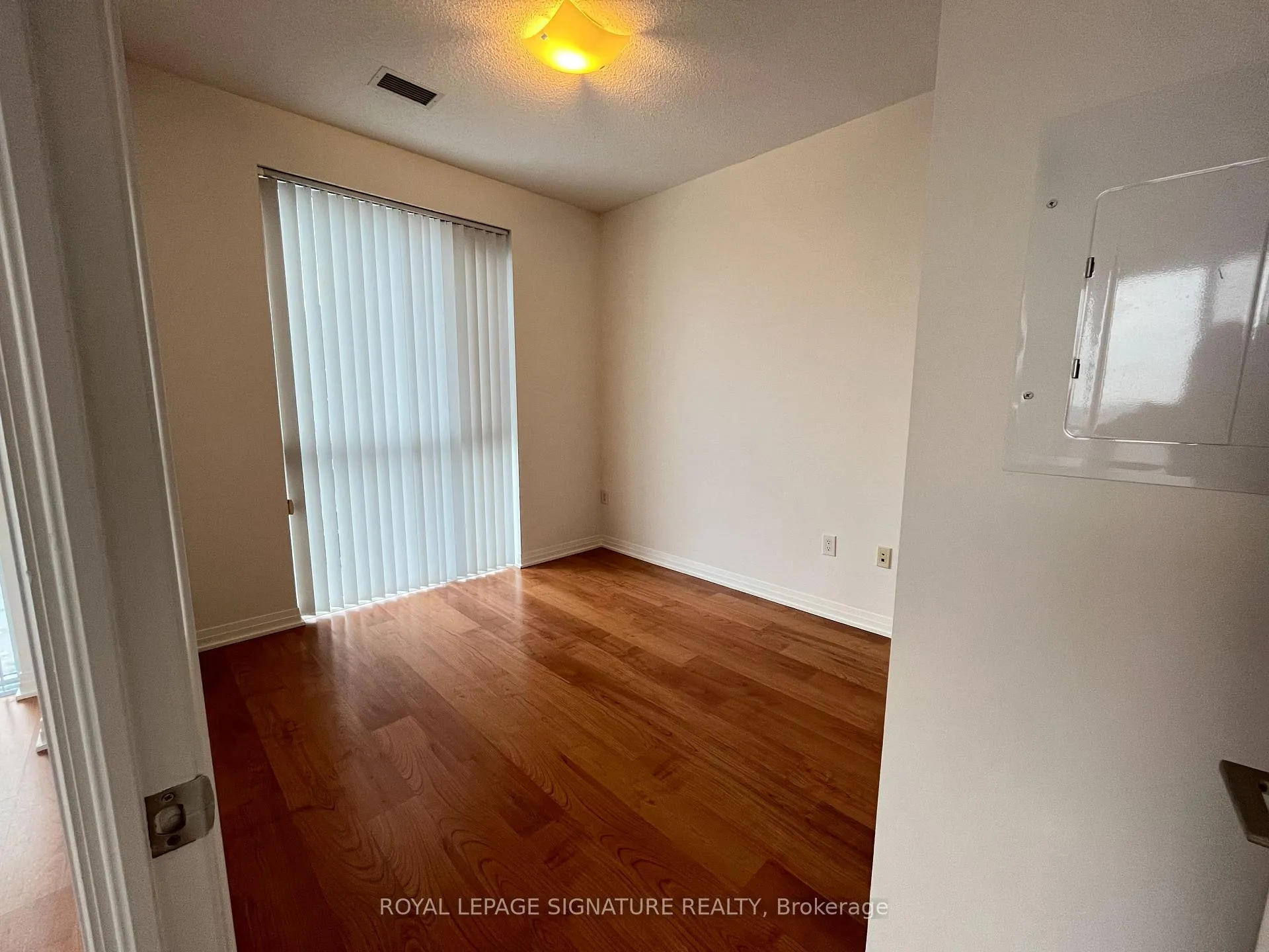 Photo 3 of Unit 913, 25 Cole Street, Toronto, Regent Park — HOMEH