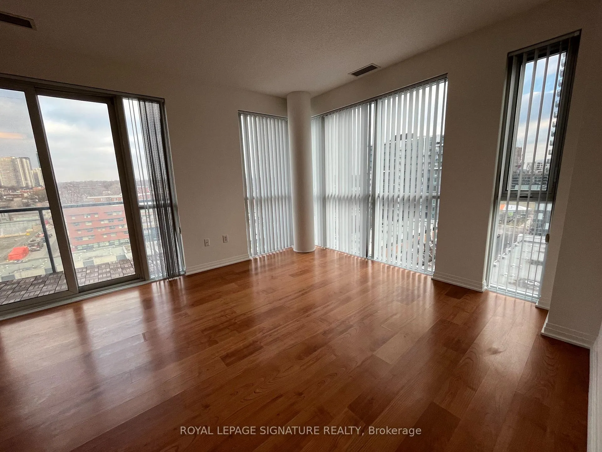 Photo 4 of Unit 913, 25 Cole Street, Toronto, Regent Park — HOMEH