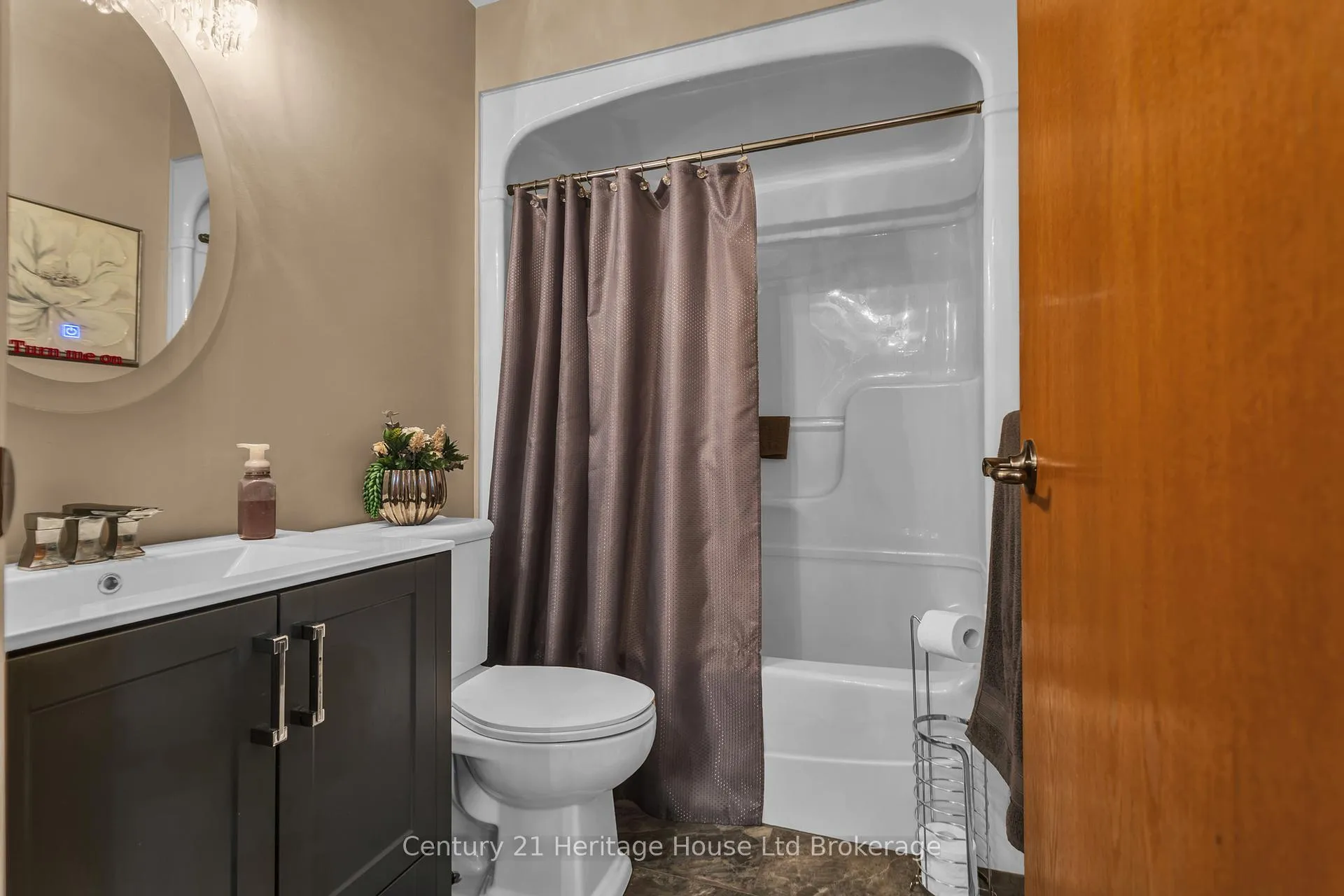 Photo 17 of 15 Gibson Drive, Tillsonburg — HOMEH
