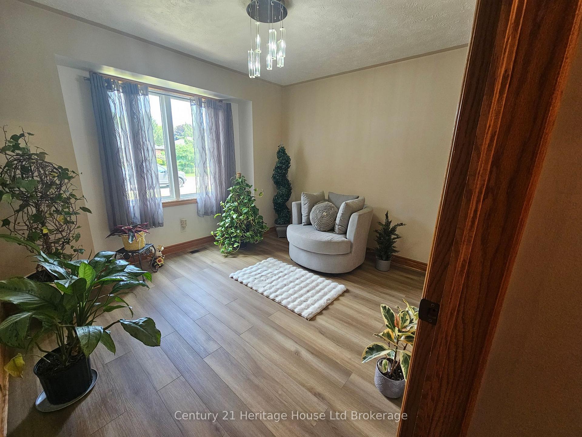 Photo 21 of 15 Gibson Drive, Tillsonburg — HOMEH