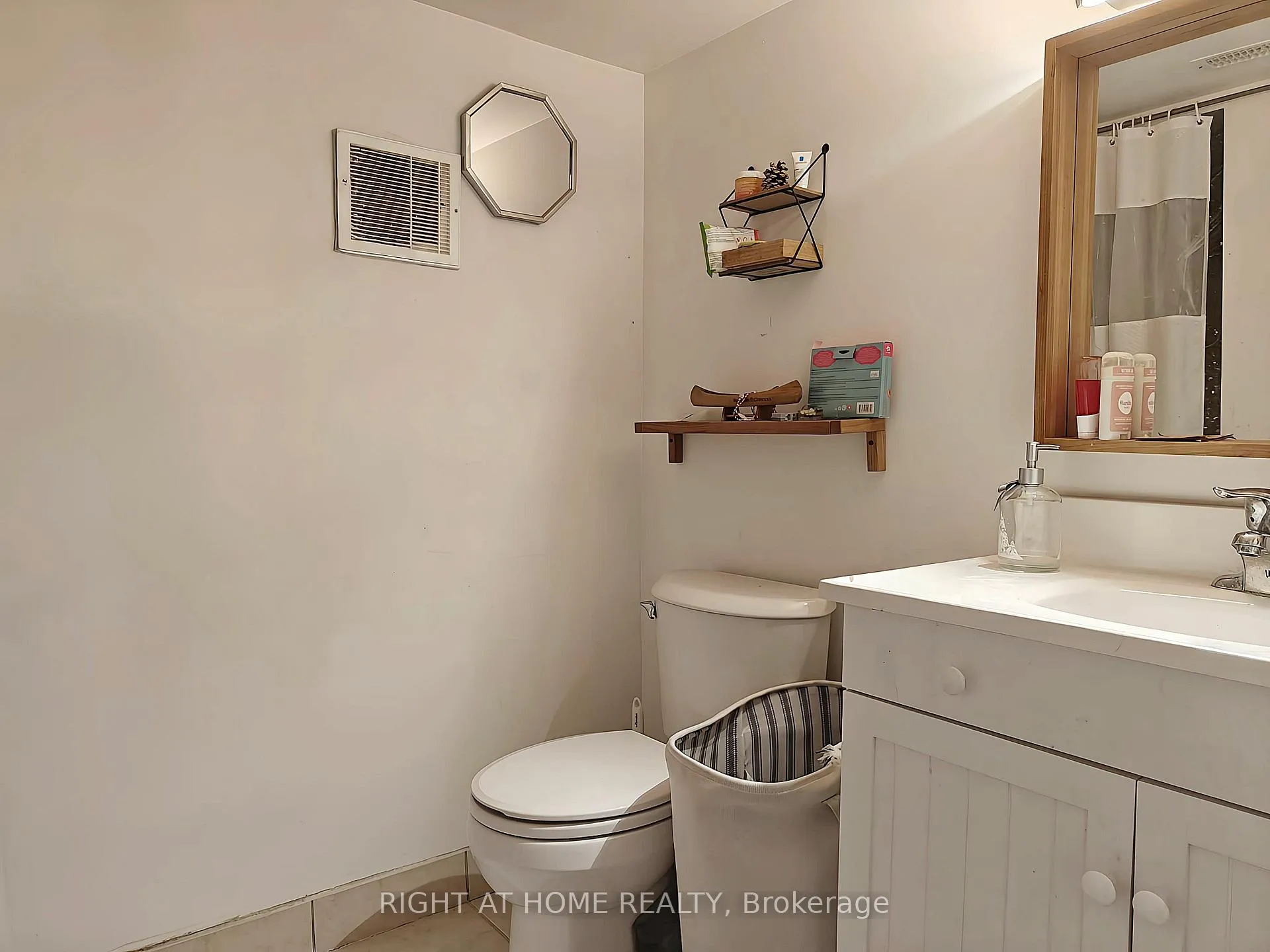 Photo 20 of 235 Soudan Avenue, Toronto, Mount Pleasant West — HOMEH
