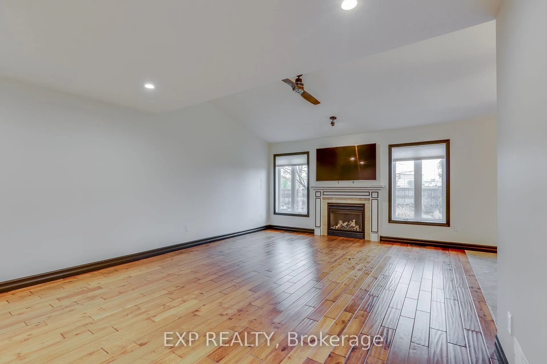 Photo 3 of 2701 Bateman Trail, London, South W — HOMEH