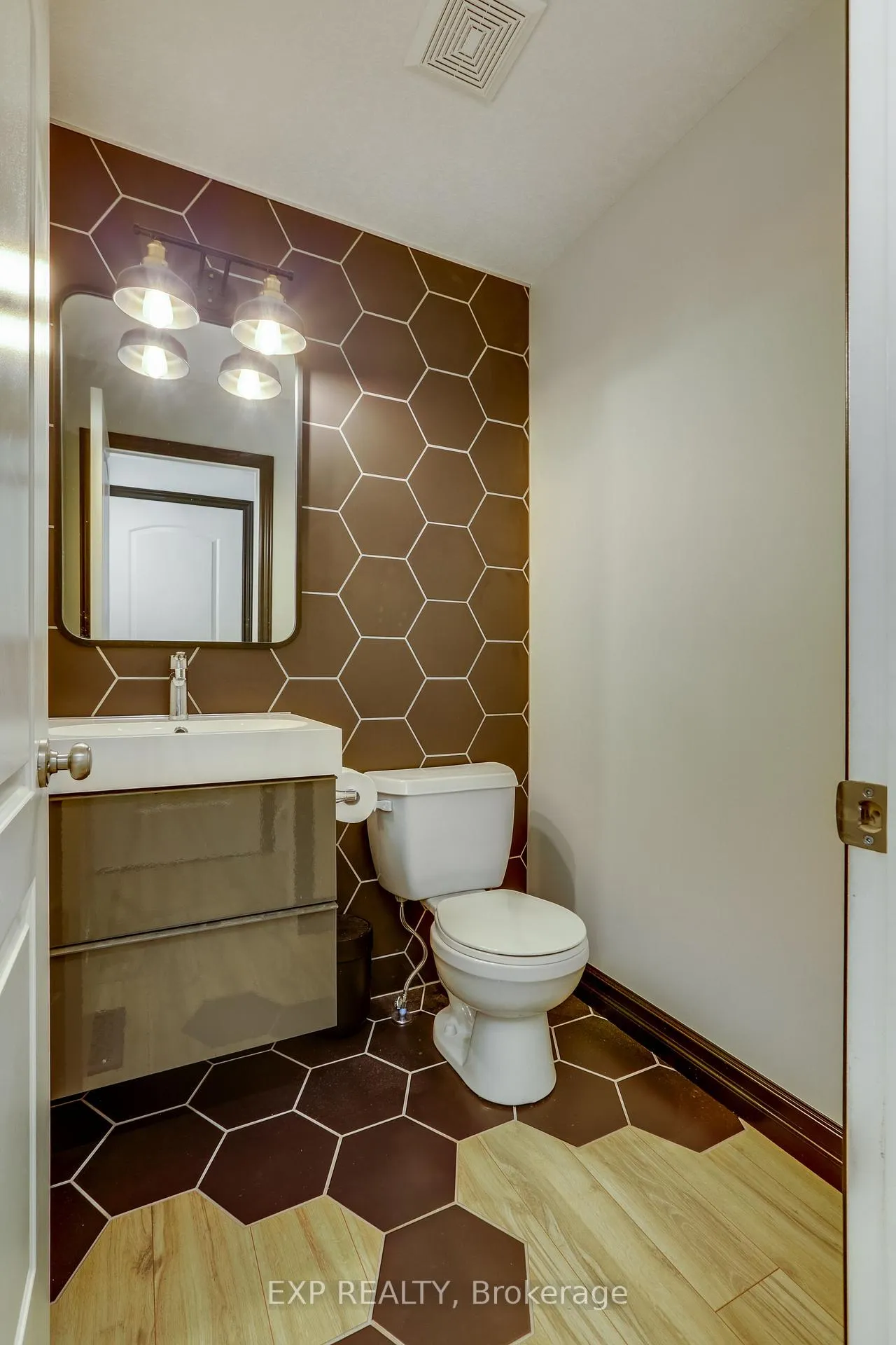Photo 18 of 2701 Bateman Trail, London, South W — HOMEH