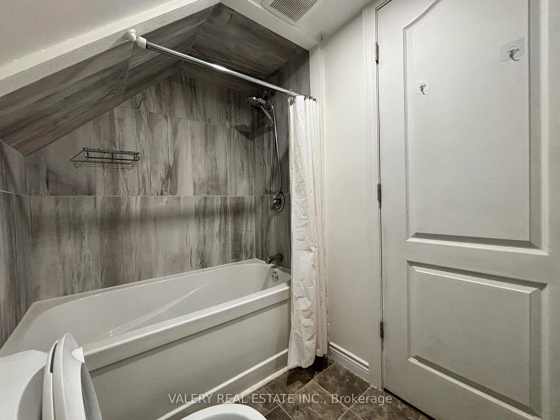 Photo 4 of Unit 1, 1091 Highland Ave, Windsor — HOMEH