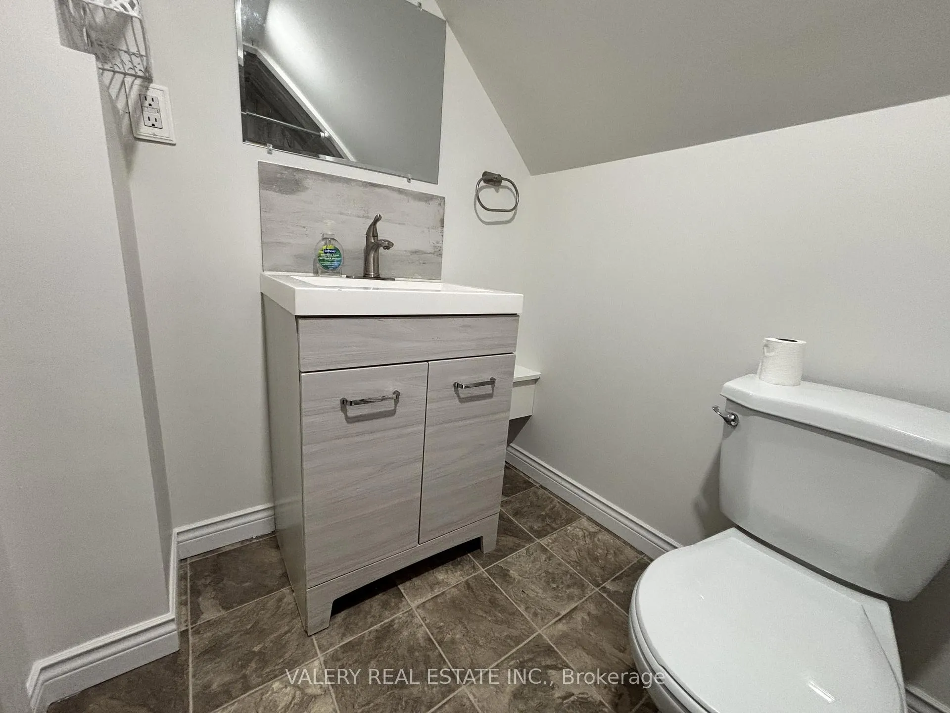 Photo 6 of Unit 1, 1091 Highland Ave, Windsor — HOMEH