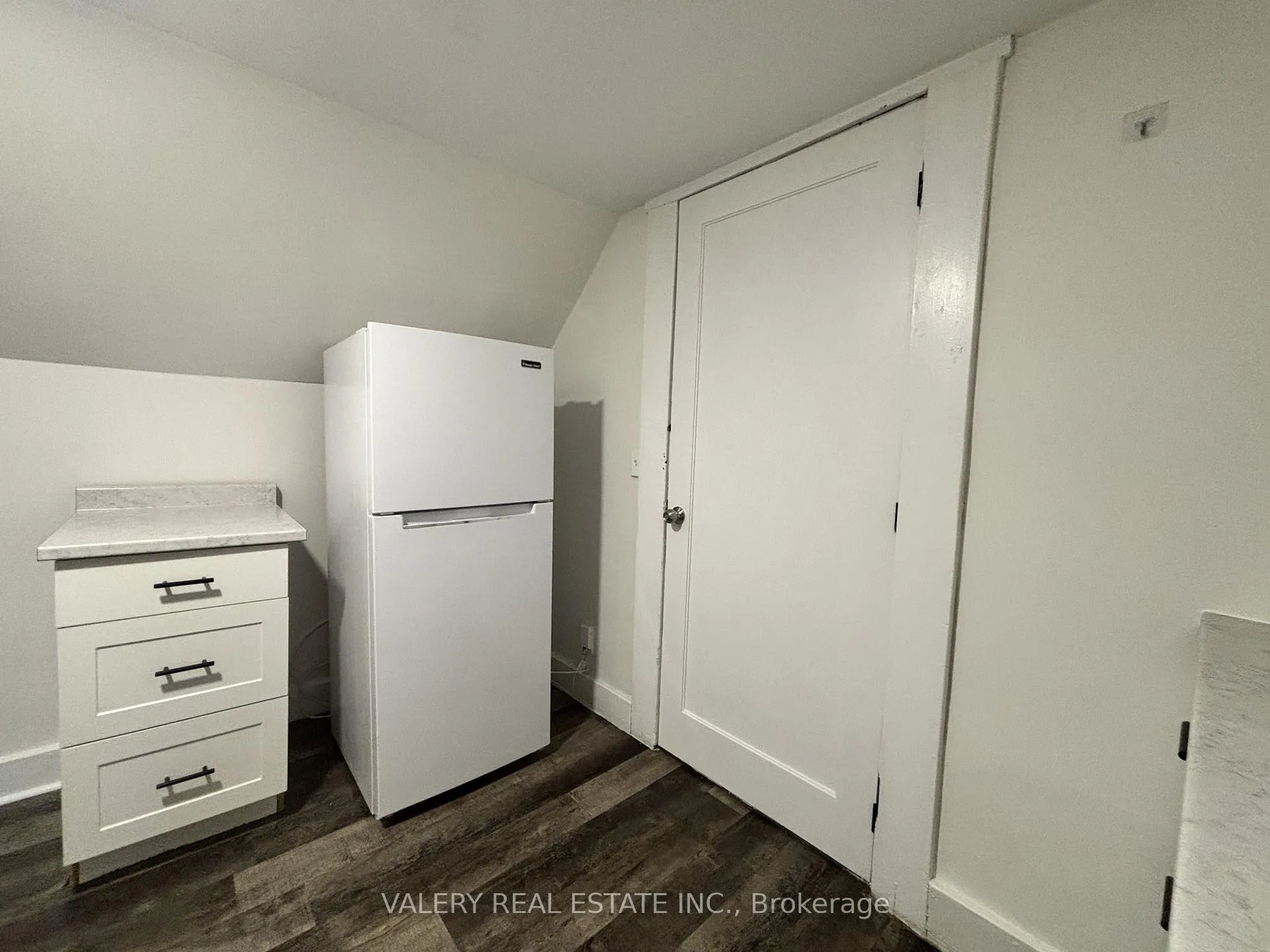 Photo 8 of Unit 1, 1091 Highland Ave, Windsor — HOMEH