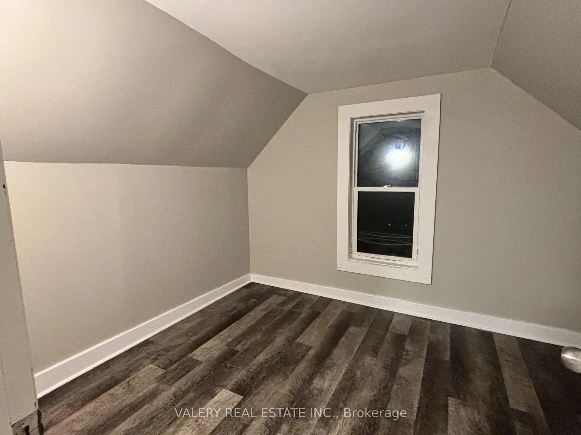 Photo 9 of Unit 1, 1091 Highland Ave, Windsor — HOMEH