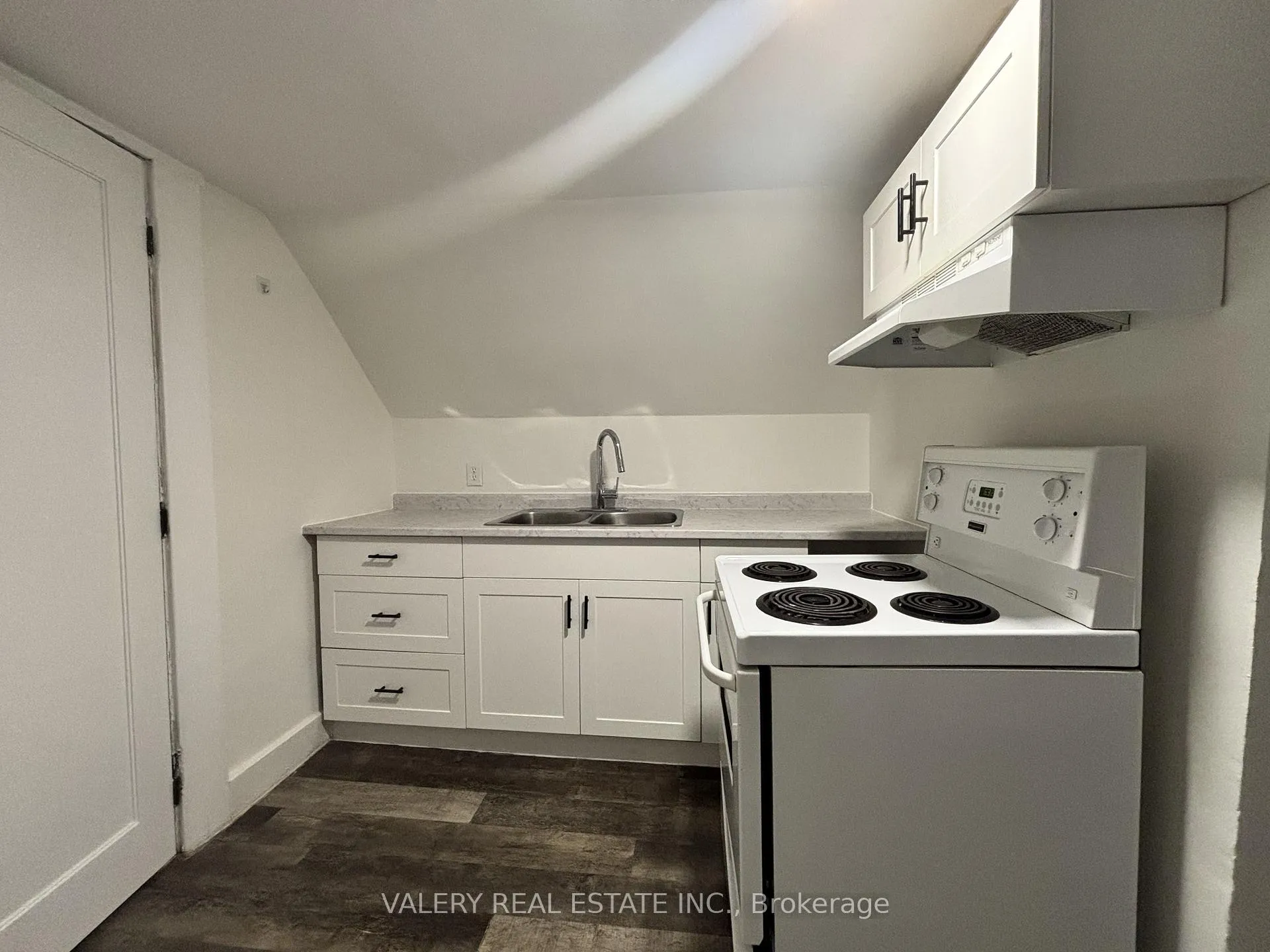 Photo 10 of Unit 1, 1091 Highland Ave, Windsor — HOMEH