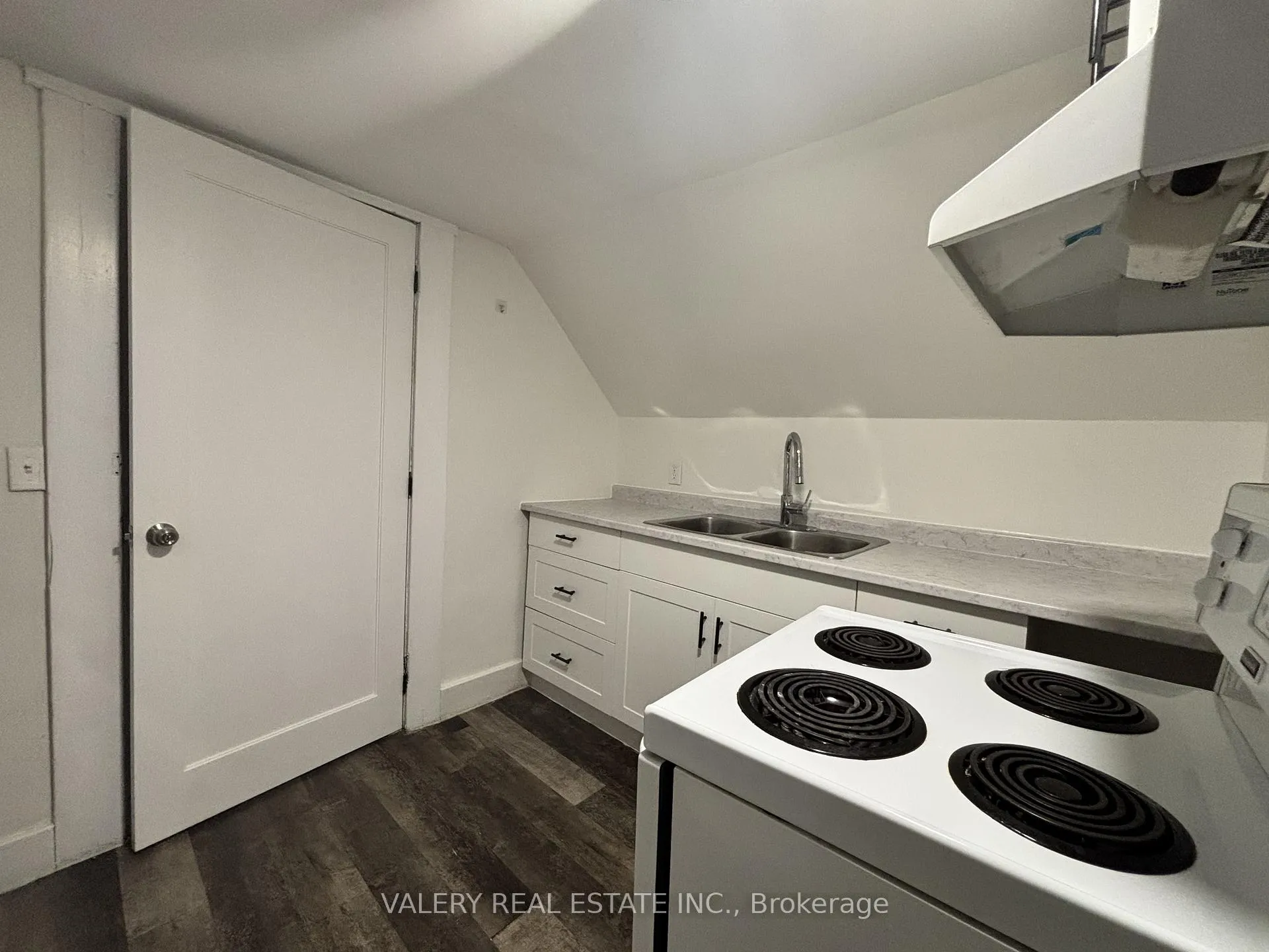 Photo 11 of Unit 1, 1091 Highland Ave, Windsor — HOMEH