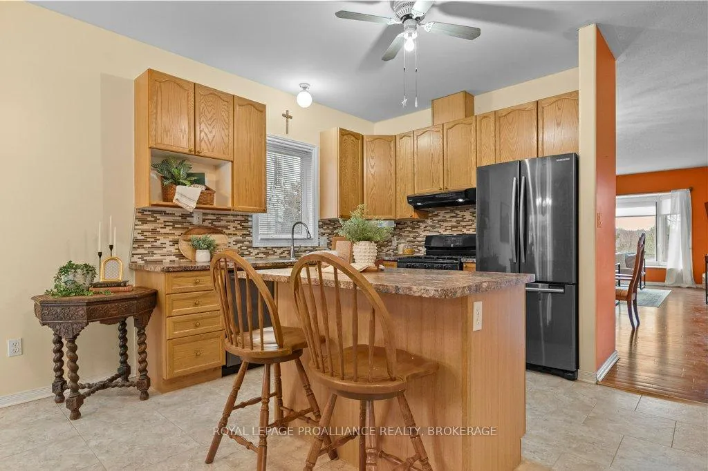 Photo 13 of 488 Fieldstone Drive, Kingston, Kingston East (Incl Barret Crt) — HOMEH