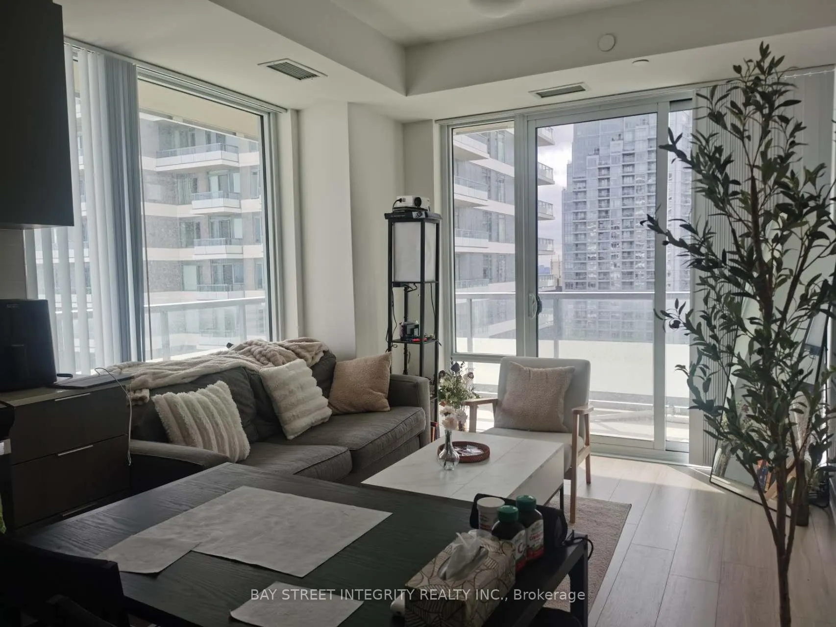 Front of Unit 2513, 50 Dunfield Avenue
