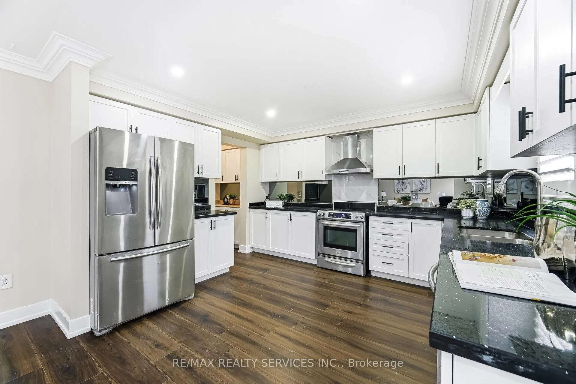 Photo 12 of 248 Edenbrook Hill Drive, Brampton, Fletcher's Meadow — HOMEH
