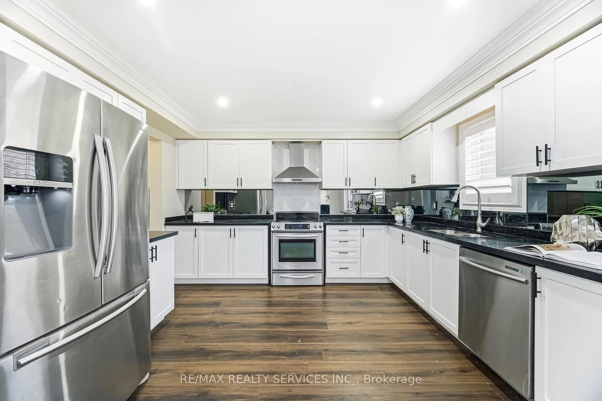 Photo 13 of 248 Edenbrook Hill Drive, Brampton, Fletcher's Meadow — HOMEH