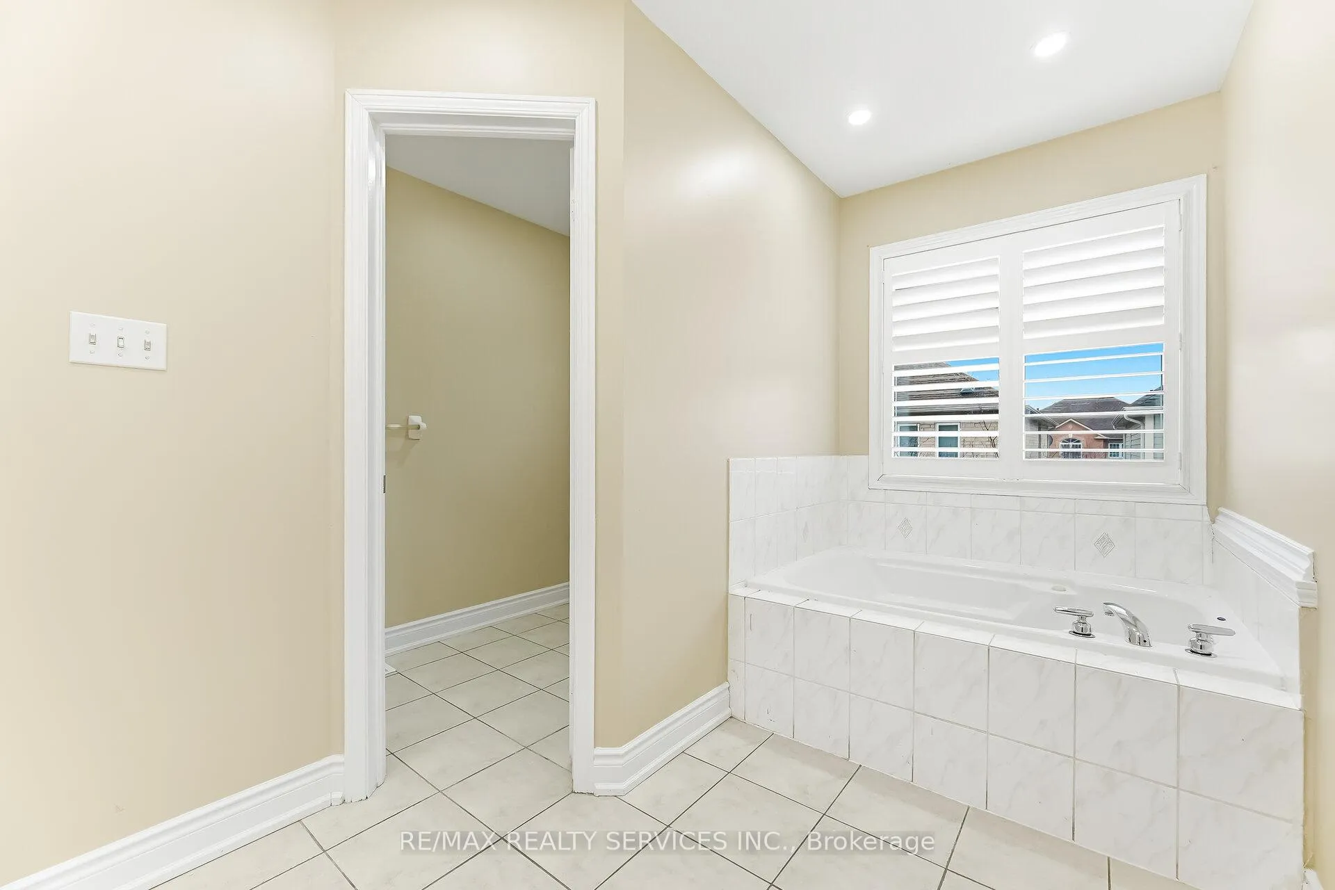Photo 36 of 248 Edenbrook Hill Drive, Brampton, Fletcher's Meadow — HOMEH