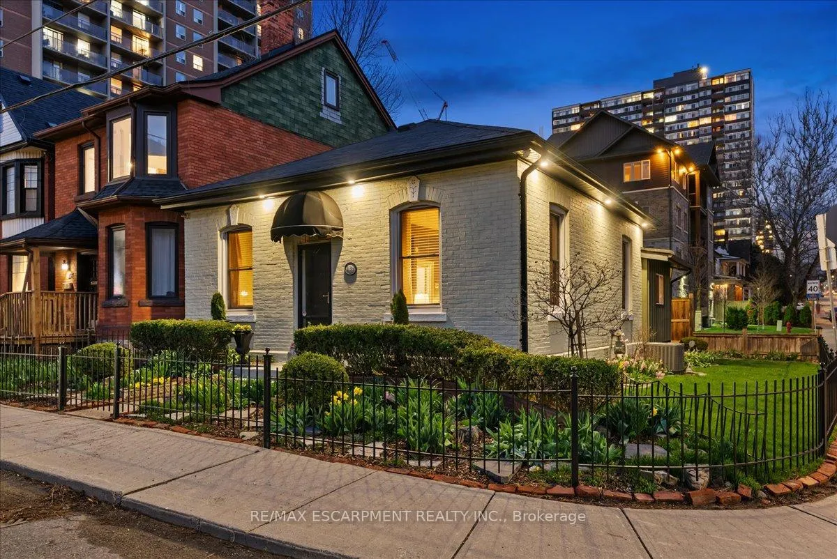 Front of 139 Queen Street S