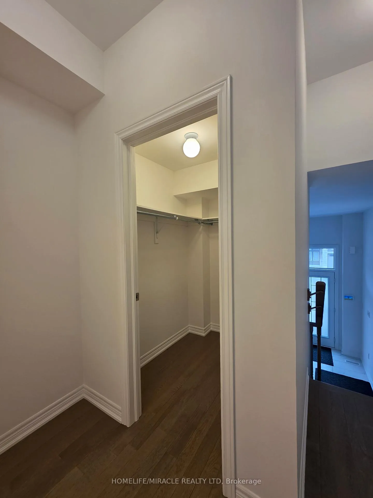 Photo 4 of 68 Singhampton Road, Vaughan, Kleinburg — HOMEH