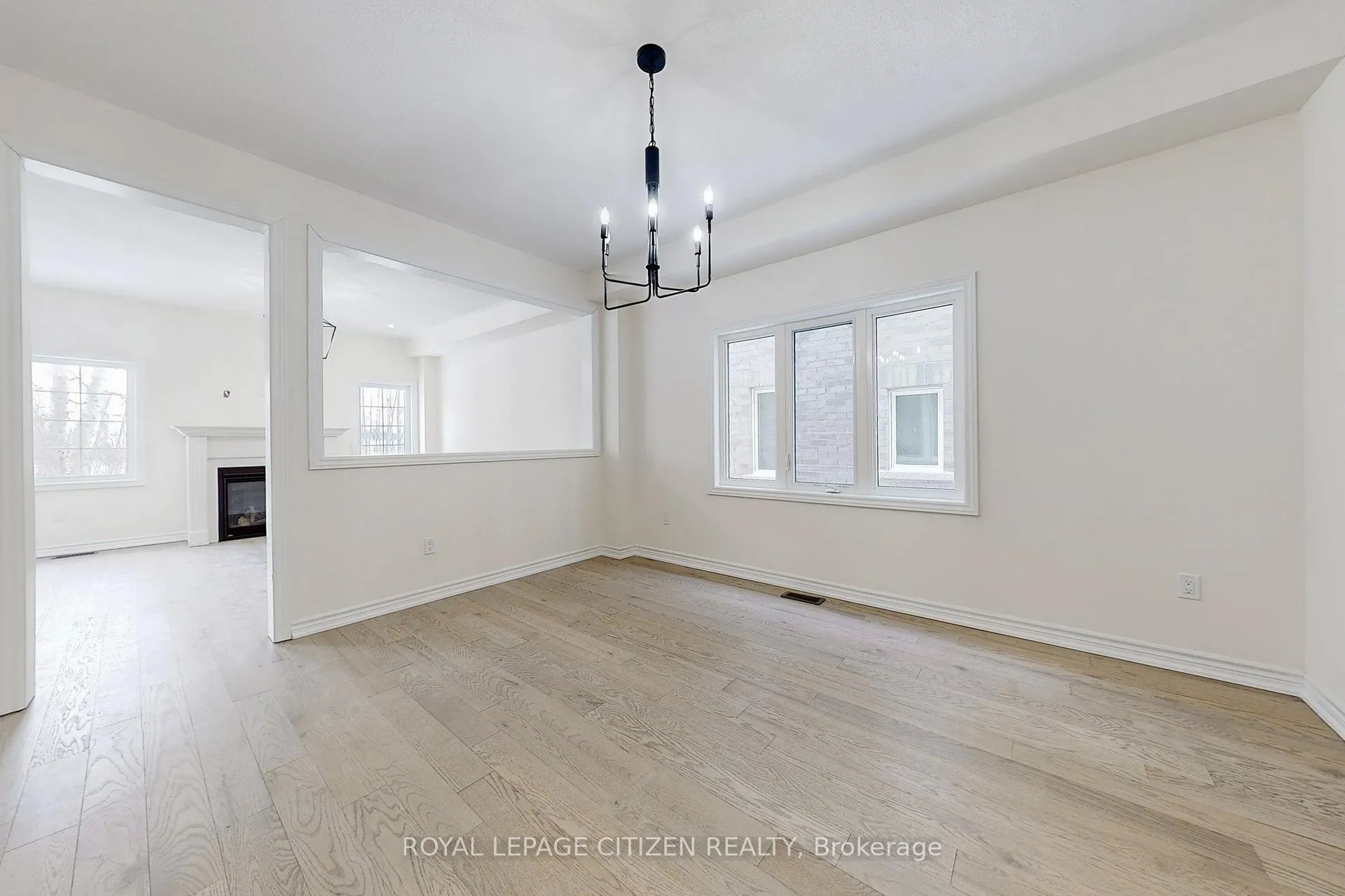 Photo 2 of 129 Cliff Thompson Crescent, Georgina, Sutton & Jackson's Point — HOMEH