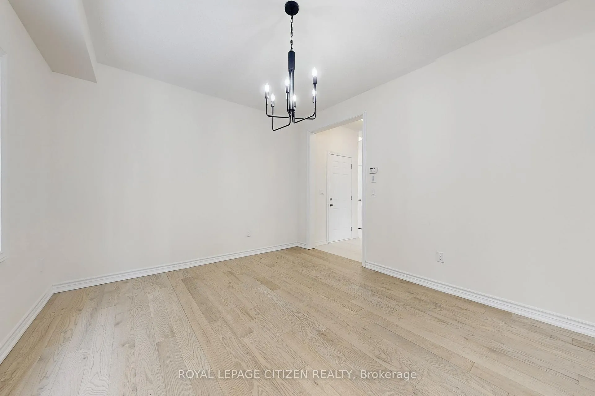 Photo 4 of 129 Cliff Thompson Crescent, Georgina, Sutton & Jackson's Point — HOMEH
