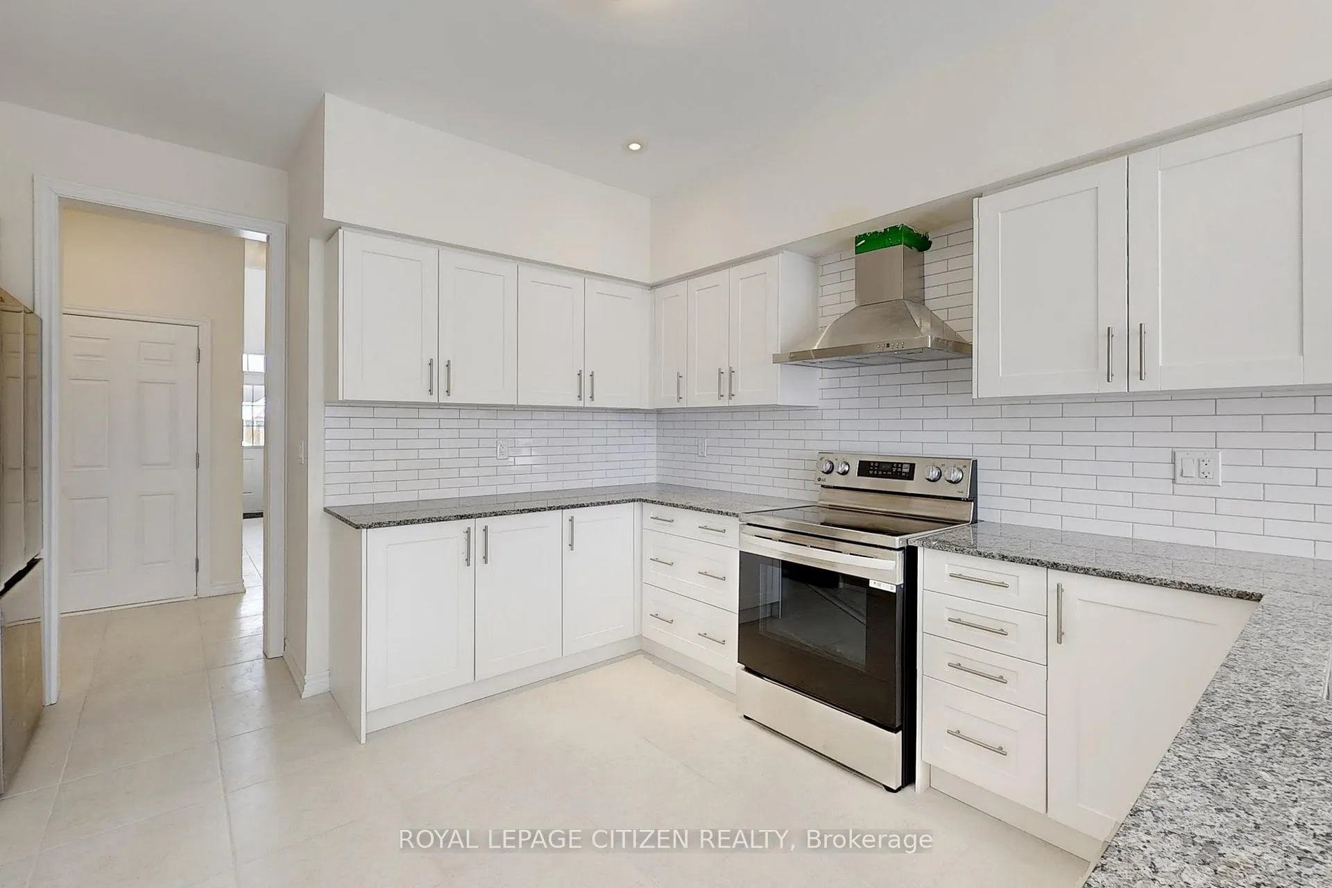 Photo 10 of 129 Cliff Thompson Crescent, Georgina, Sutton & Jackson's Point — HOMEH