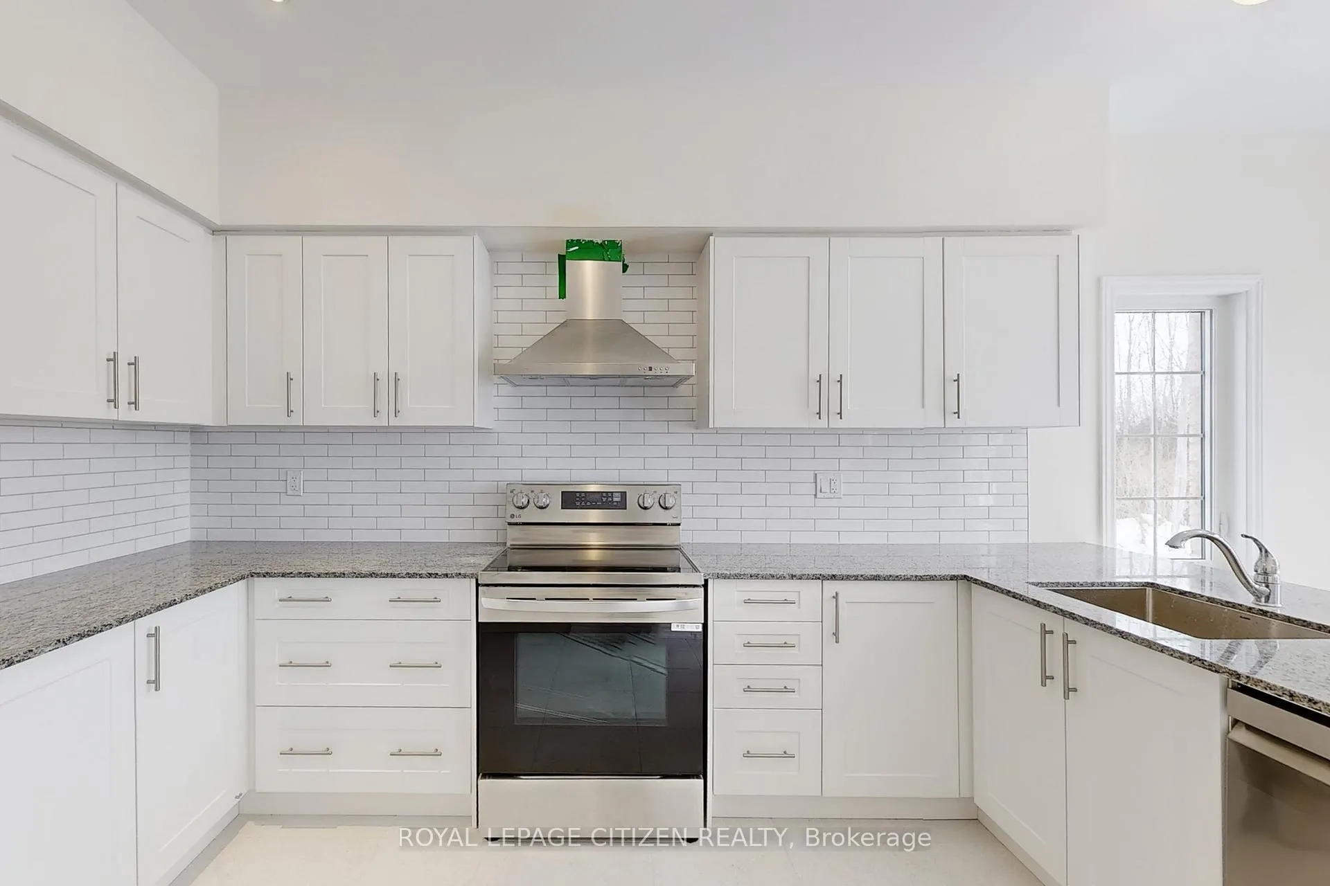 Photo 11 of 129 Cliff Thompson Crescent, Georgina, Sutton & Jackson's Point — HOMEH