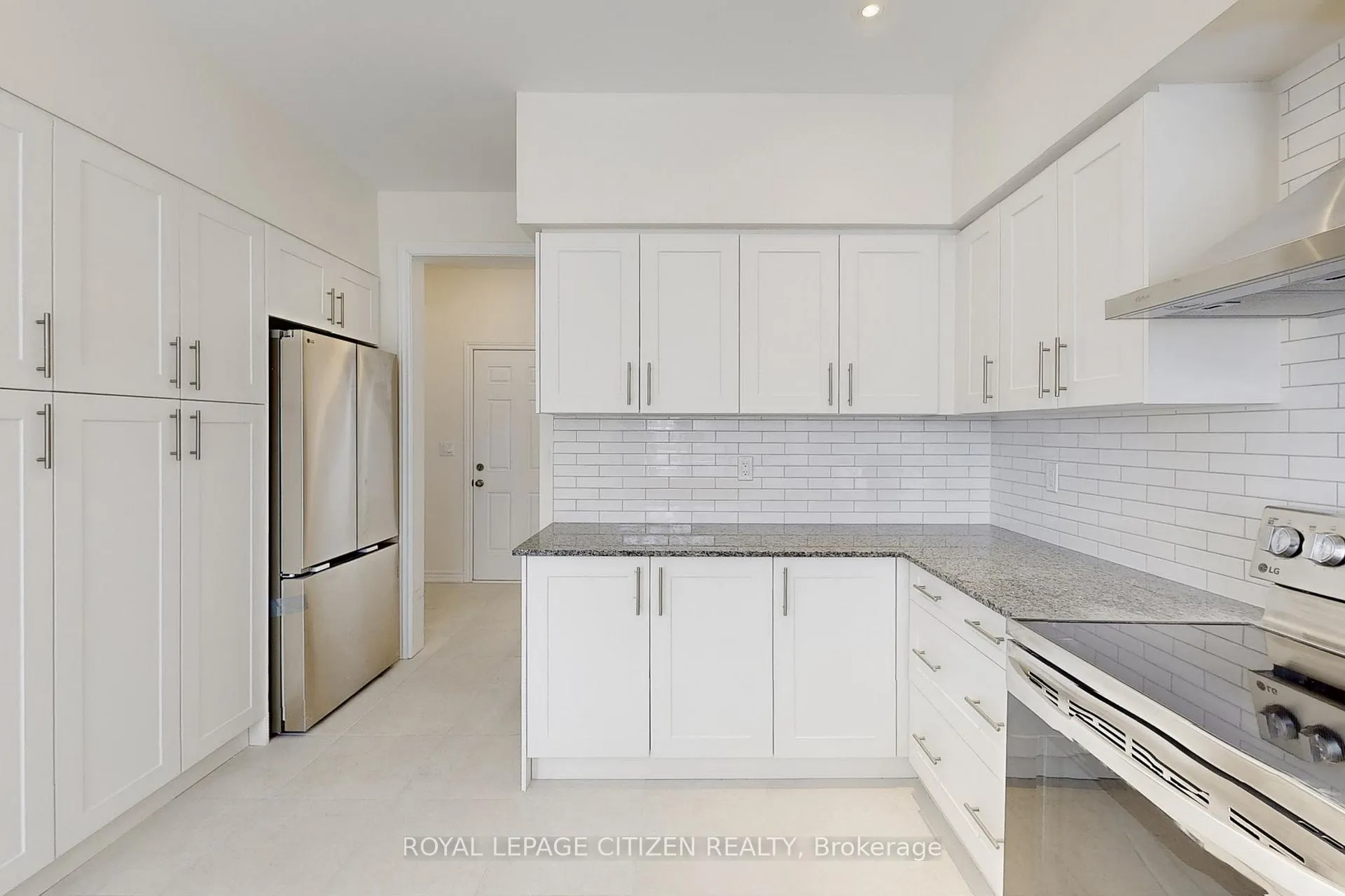 Photo 12 of 129 Cliff Thompson Crescent, Georgina, Sutton & Jackson's Point — HOMEH