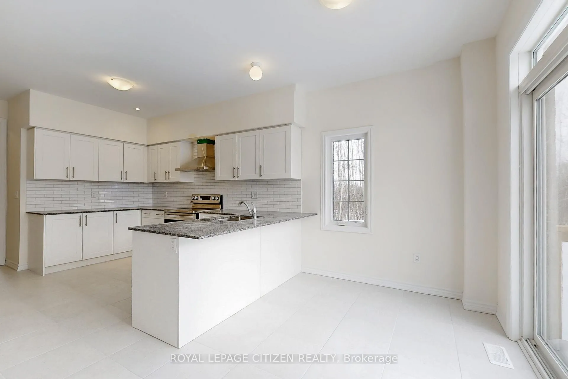 Photo 15 of 129 Cliff Thompson Crescent, Georgina, Sutton & Jackson's Point — HOMEH