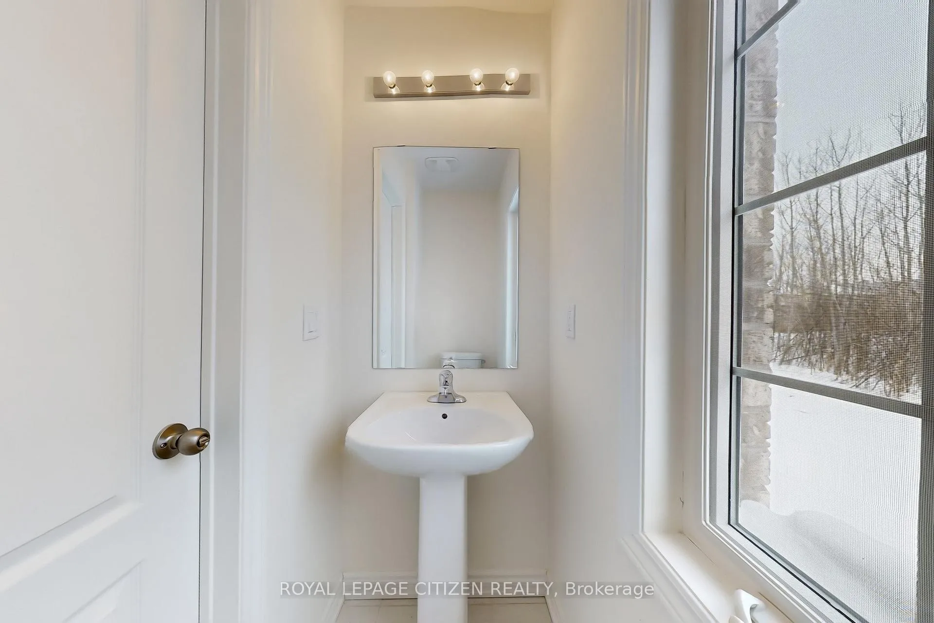 Photo 18 of 129 Cliff Thompson Crescent, Georgina, Sutton & Jackson's Point — HOMEH