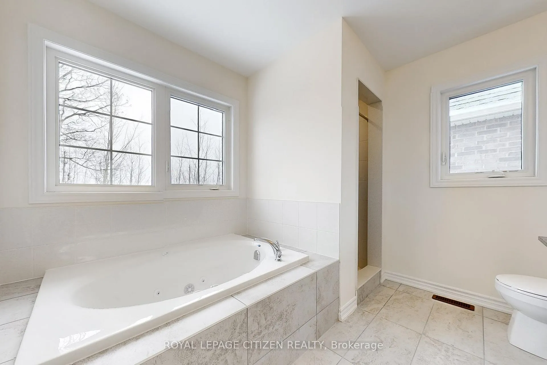 Photo 28 of 129 Cliff Thompson Crescent, Georgina, Sutton & Jackson's Point — HOMEH